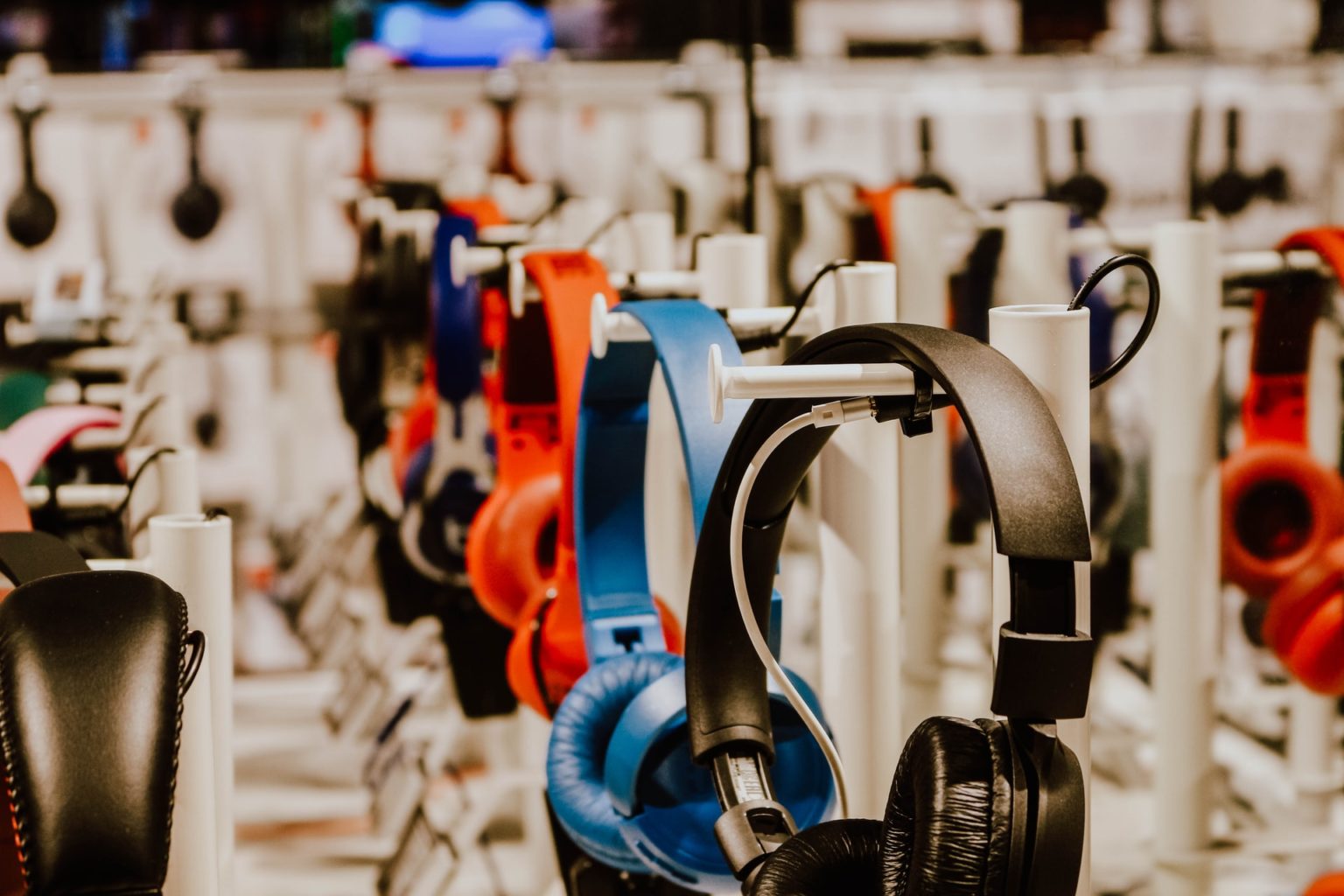 How To Adjust Bass On Headphones 3 Great Options! > Sound Unlocked