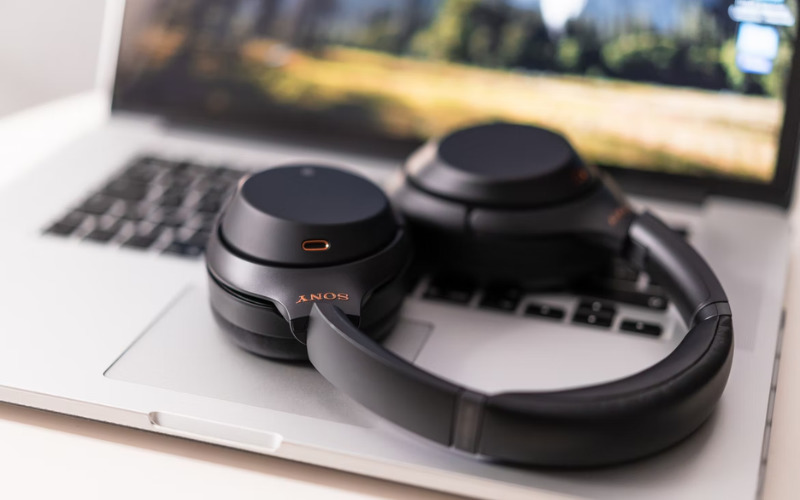 What is Sony Clear Bass? XM4 and XM5 Settings [2024]